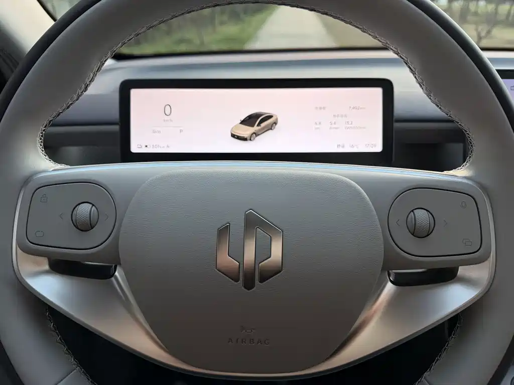 Leapmotor Leapmotor B01 — миниатюра 11