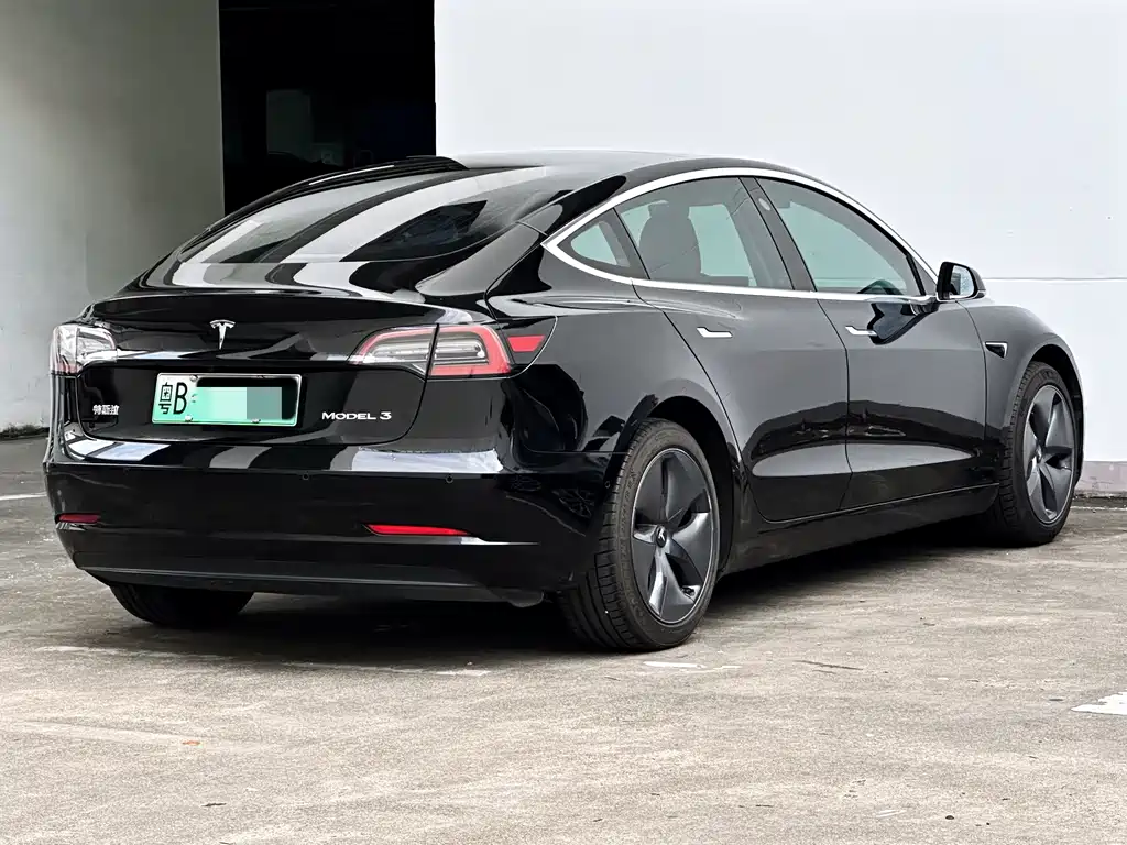 Tesla Model 3 — миниатюра 15