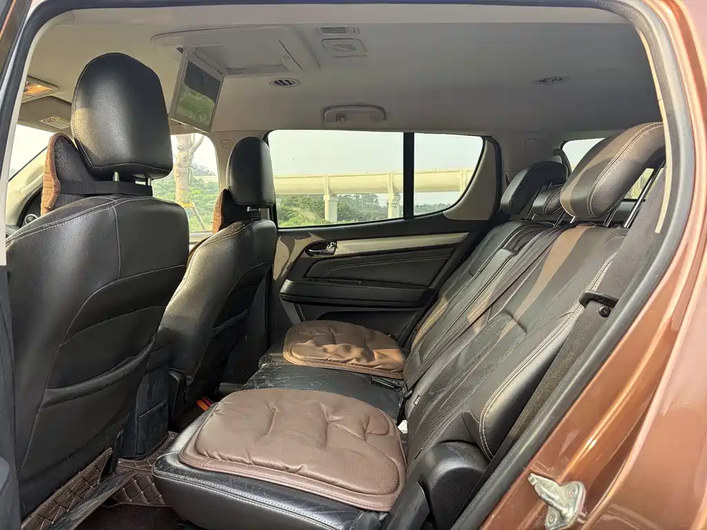 Isuzu MU-X 2015 3.0T AT Premium 7 мест