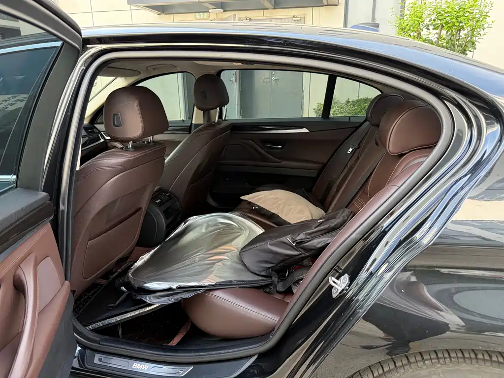 BMW 5 Series — миниатюра 17