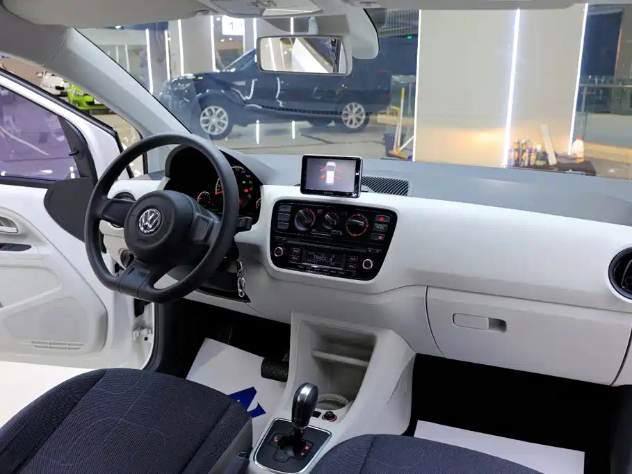 Volkswagen up! — миниатюра 19