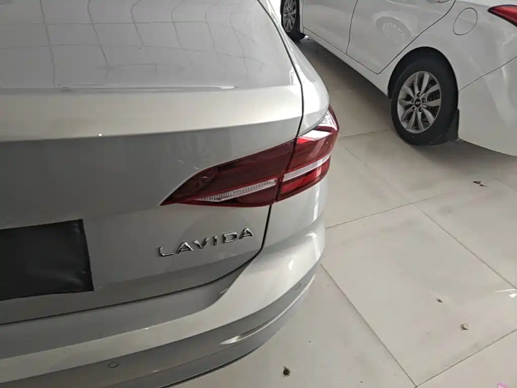 Volkswagen Lavida — миниатюра 8