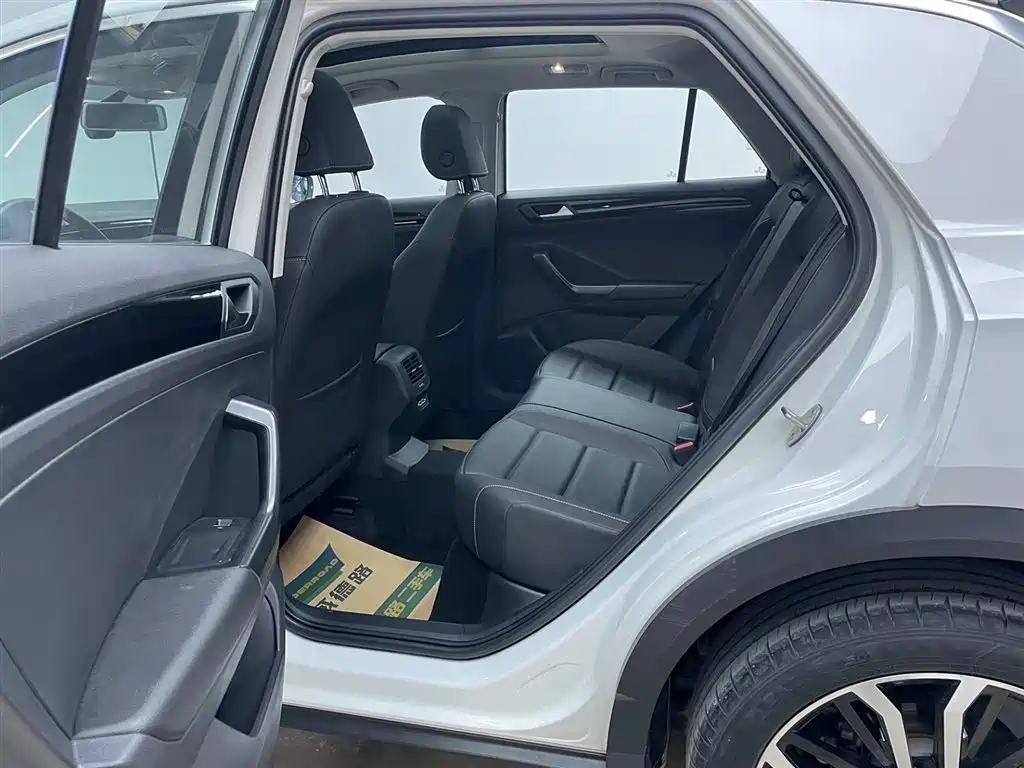 VOLKSWAGEN T ROC EXPLORING SONGS