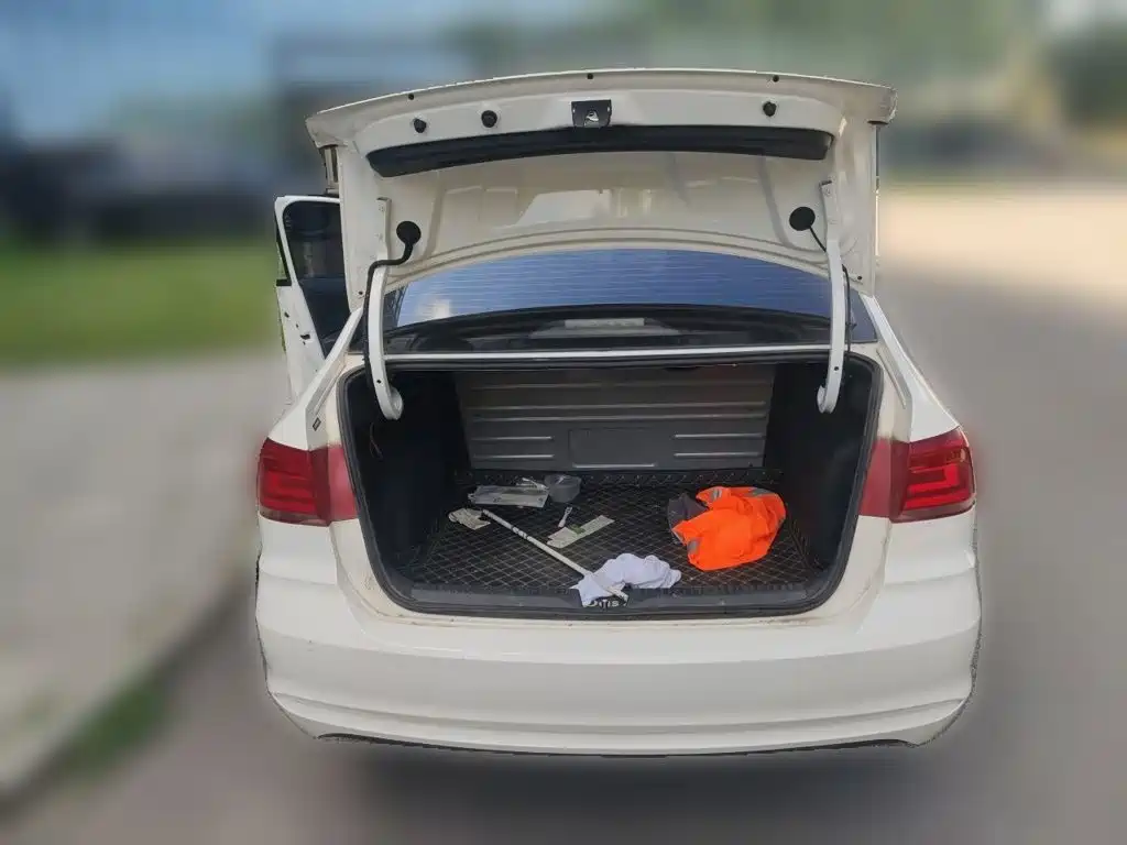 Volkswagen Santana — миниатюра 10