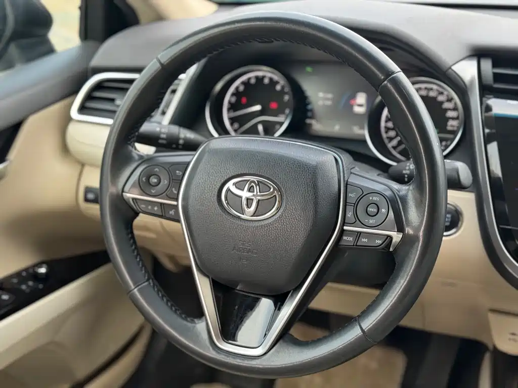 TOYOTA CAMRY