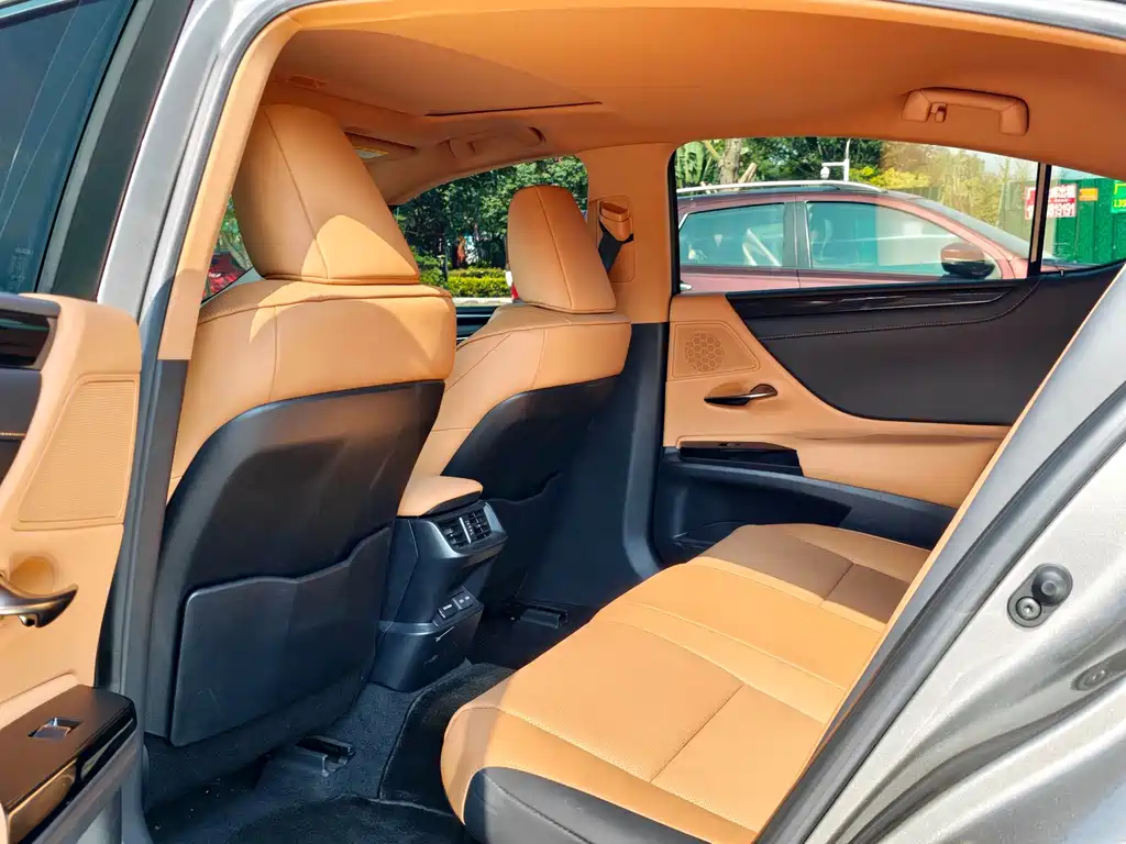Lexus ES — миниатюра 8