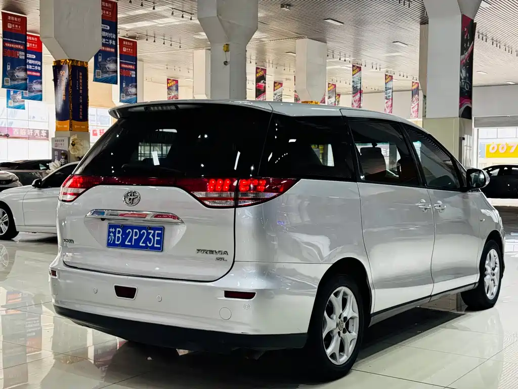 Toyota Previa — миниатюра 3