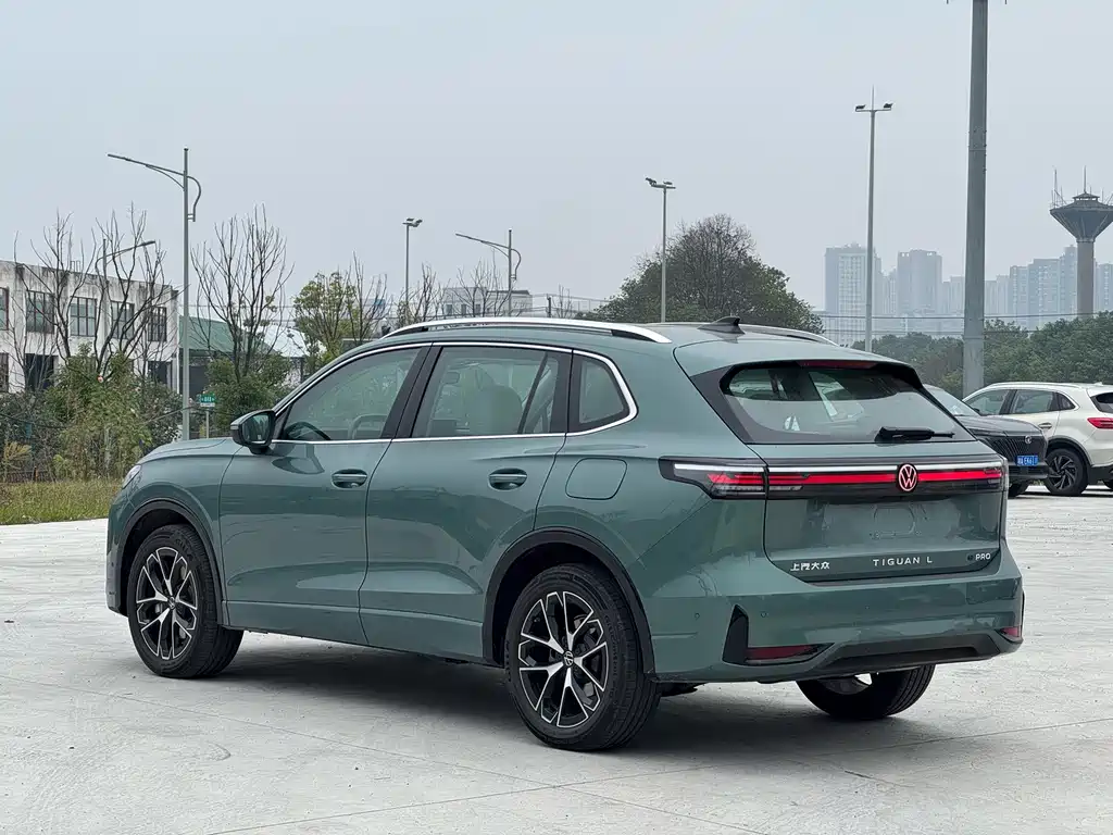 Volkswagen Tiguan L PHEV — миниатюра 8