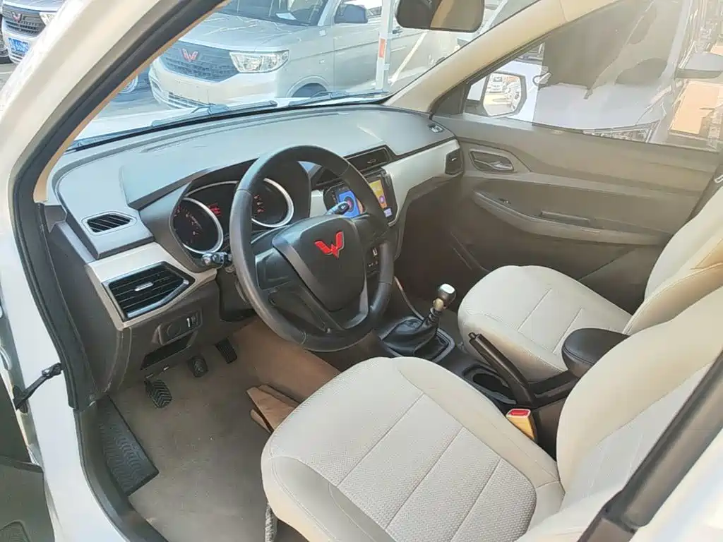 Wuling Hongguang — миниатюра 16