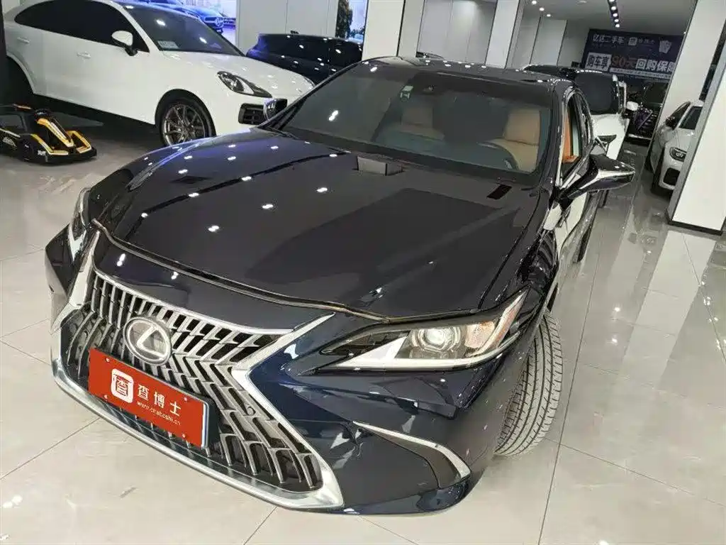 Lexus ES 2024