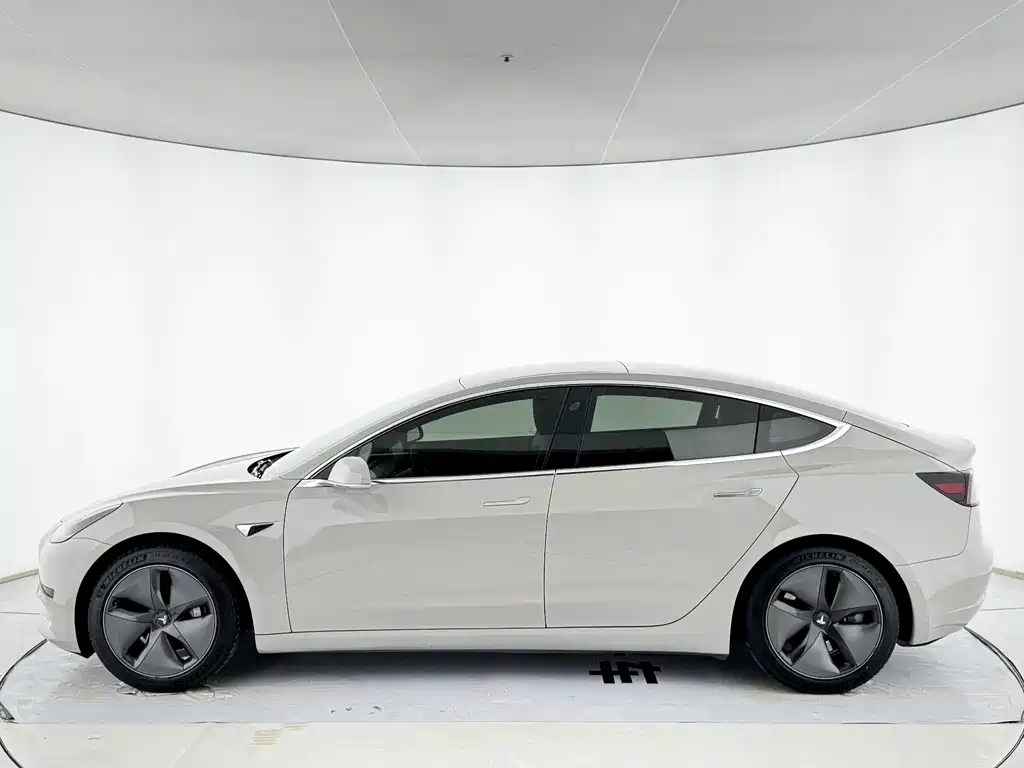 Tesla Model 3 — миниатюра 2