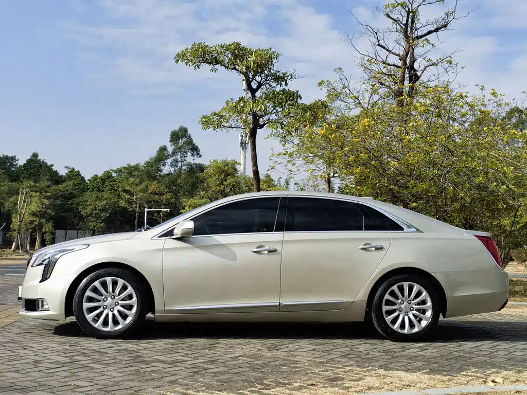 CADILLAC XTS