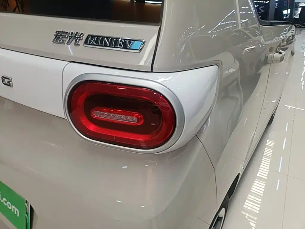 Wuling MINIEV — миниатюра 8