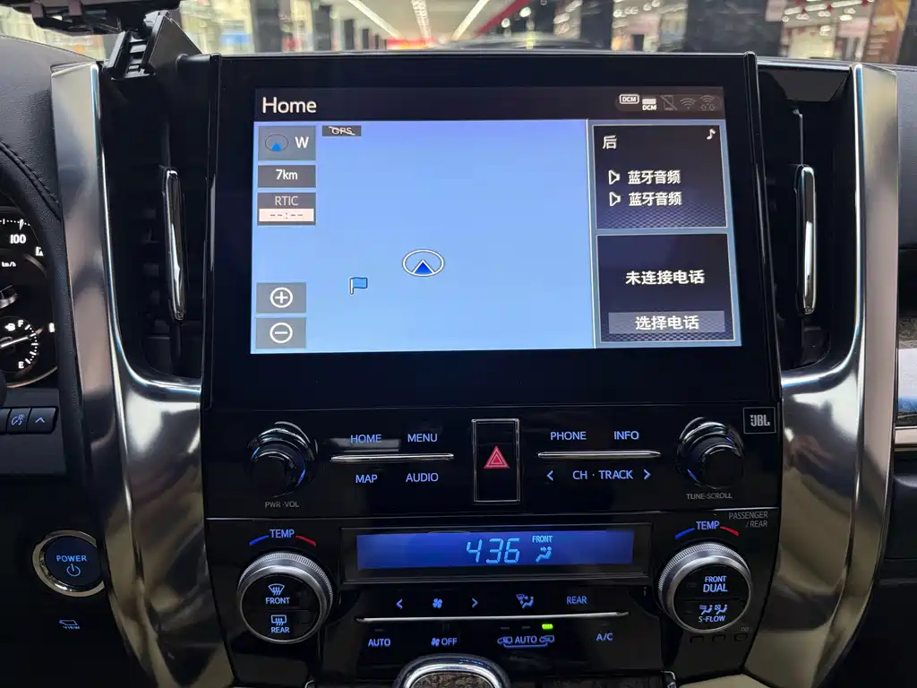 Toyota Vellfire — миниатюра 16