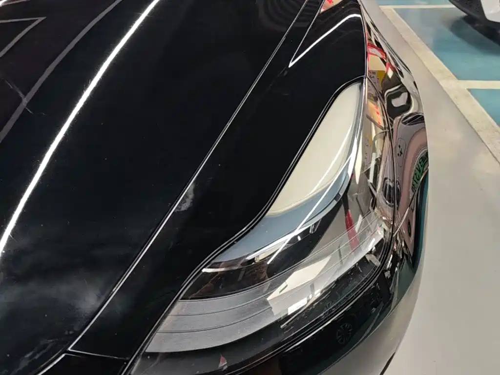 Tesla Model 3 — миниатюра 24