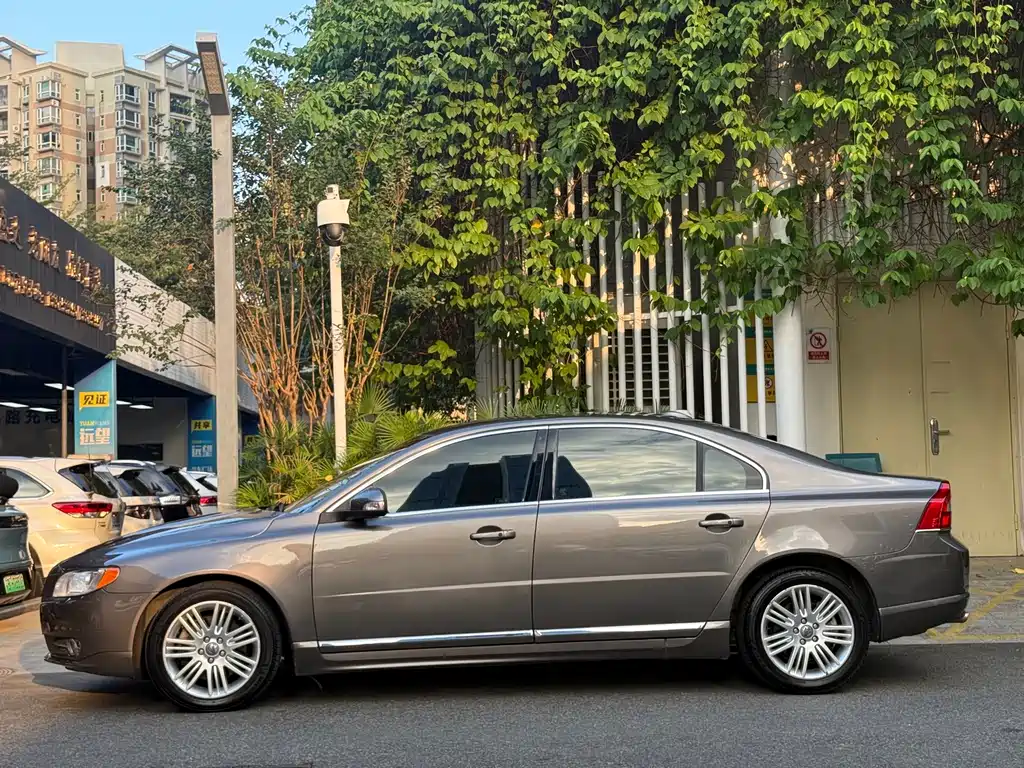 Volvo S80L — миниатюра 3
