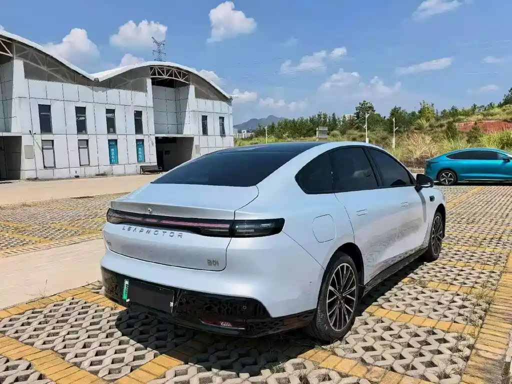 Leapmotor Leapmotor B01 — миниатюра 6