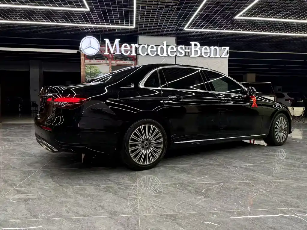Mercedes-Benz E-Class — миниатюра 6