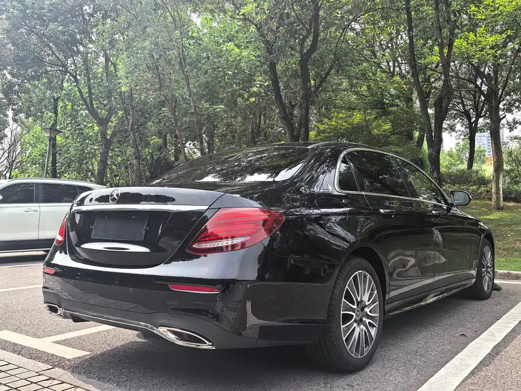 Mercedes-Benz E-Class — миниатюра 4