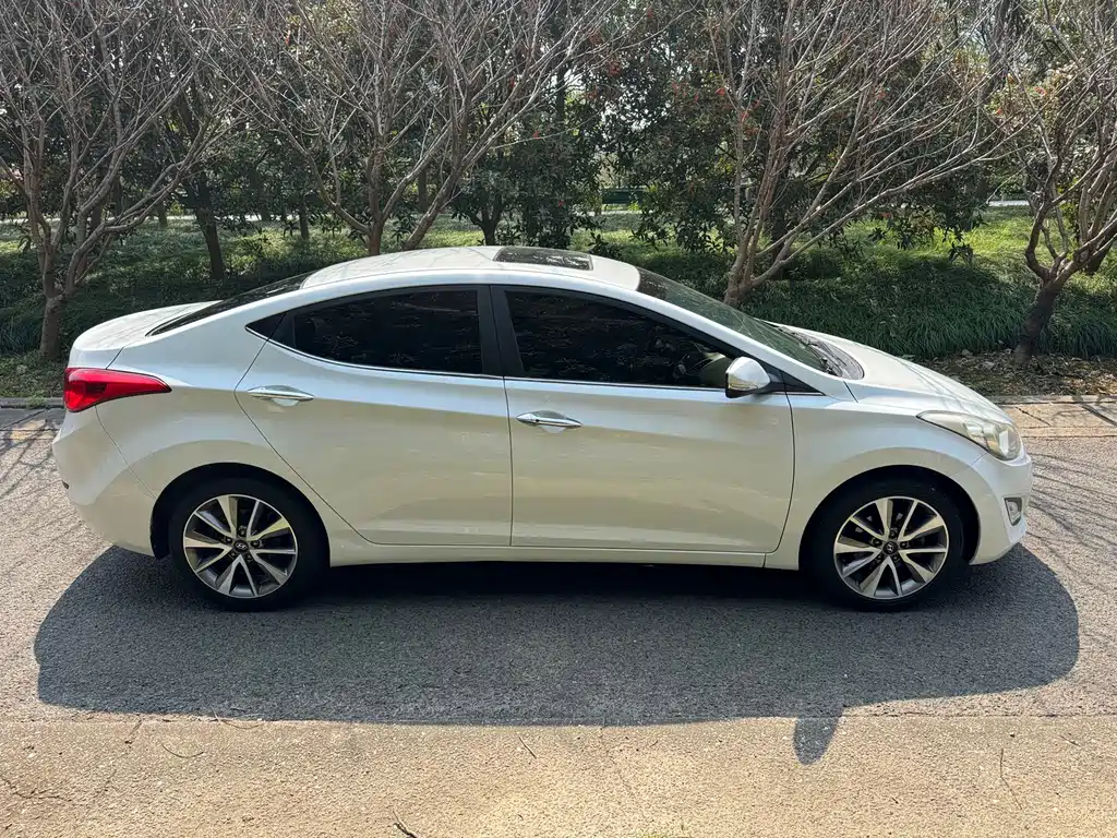 Hyundai Elantra Langdong — миниатюра 8