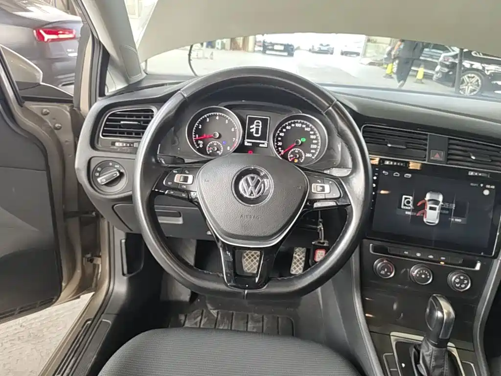 Volkswagen Golf — миниатюра 11