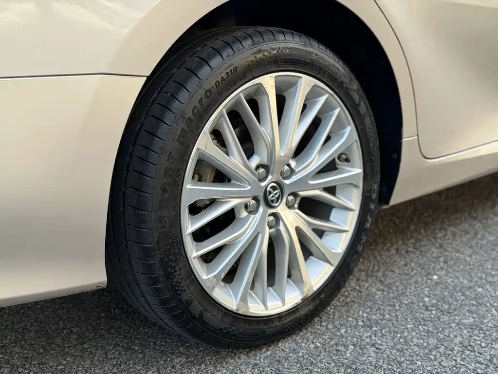 Toyota Camry — миниатюра 17