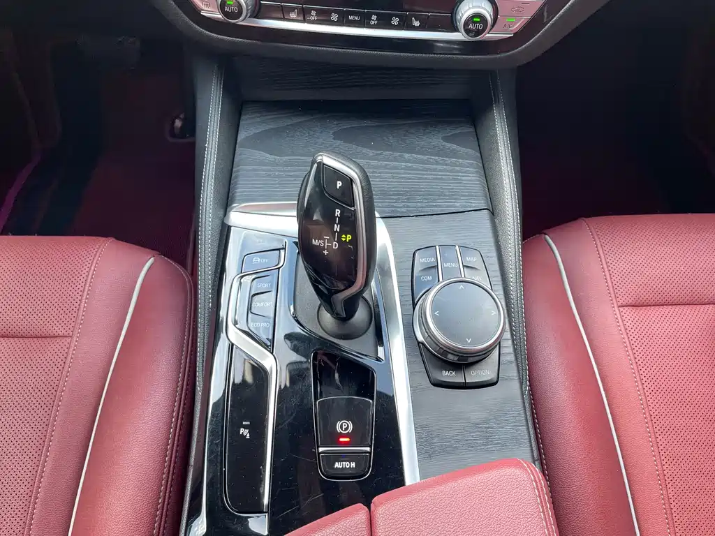 BMW 5 Series — миниатюра 11
