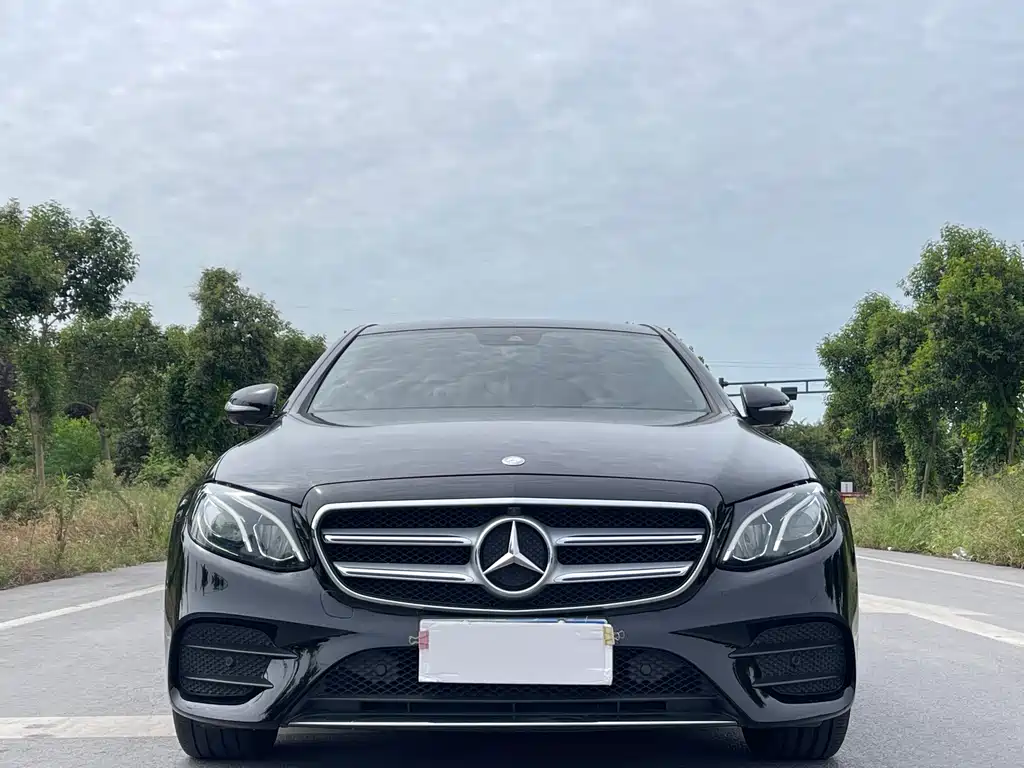 Mercedes-Benz E-Class — миниатюра 2