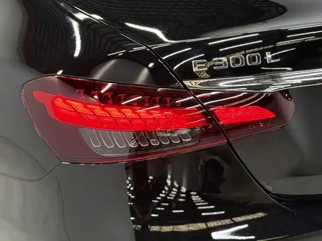 Mercedes-Benz E-Class — миниатюра 9