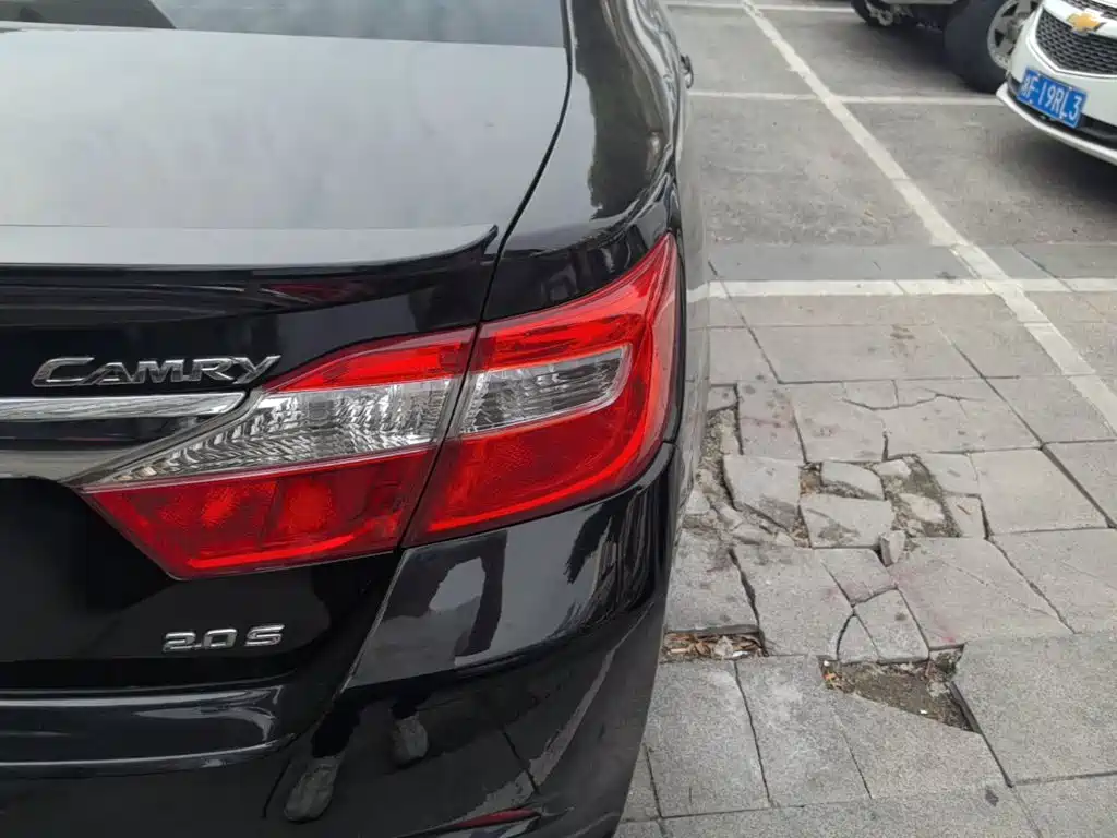 Toyota Camry — миниатюра 8