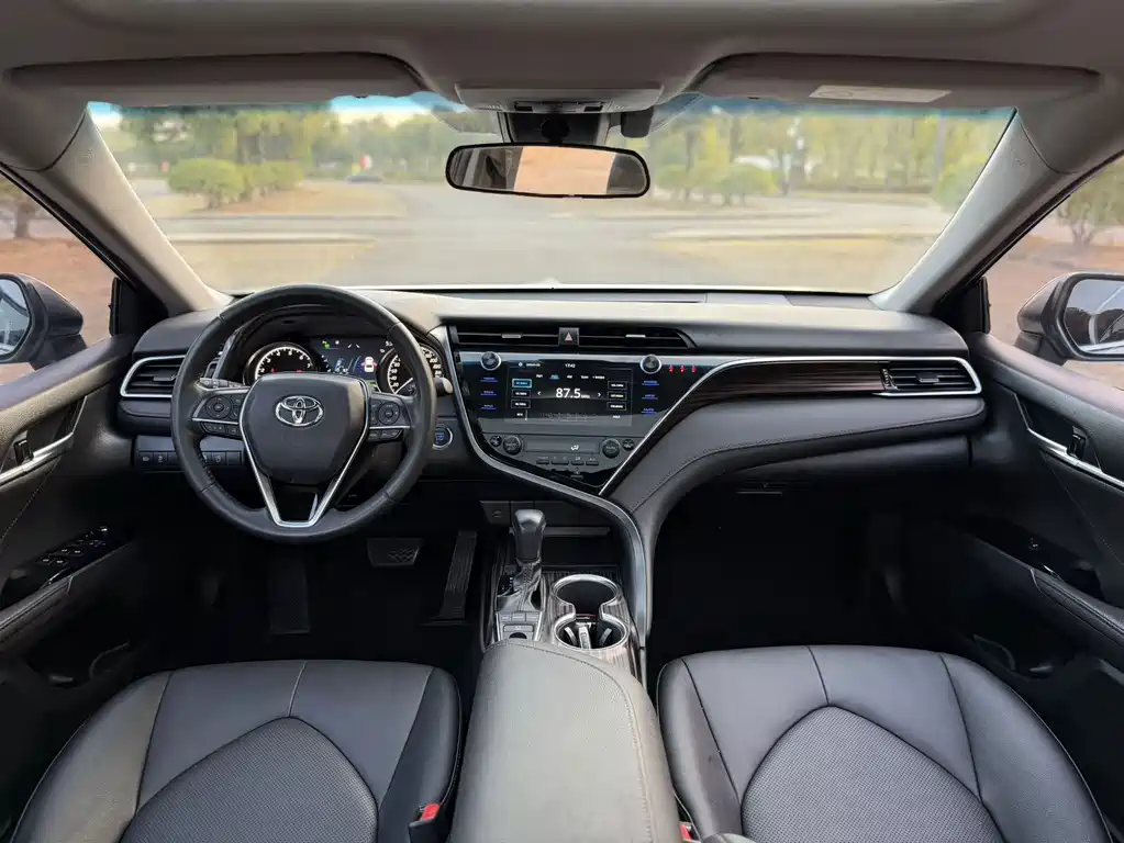 Toyota Camry — миниатюра 13
