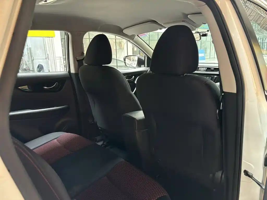 Nissan Qashqai — миниатюра 11