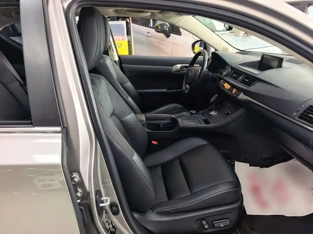 Lexus CT — миниатюра 25