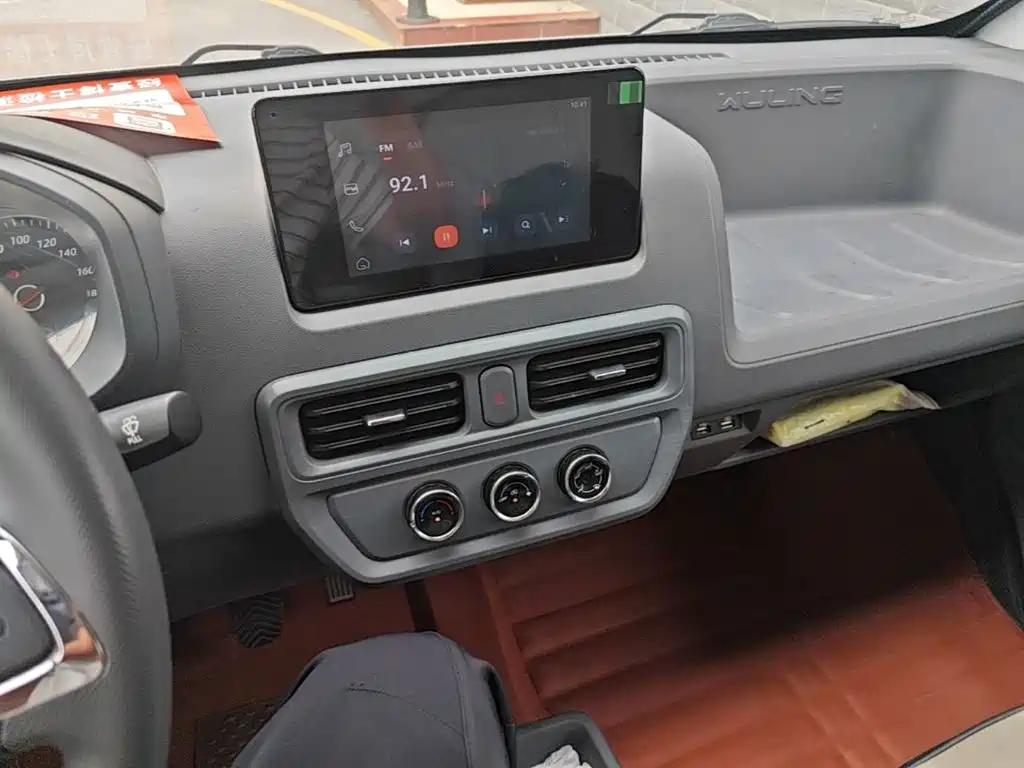 Wuling Yangguang — миниатюра 13