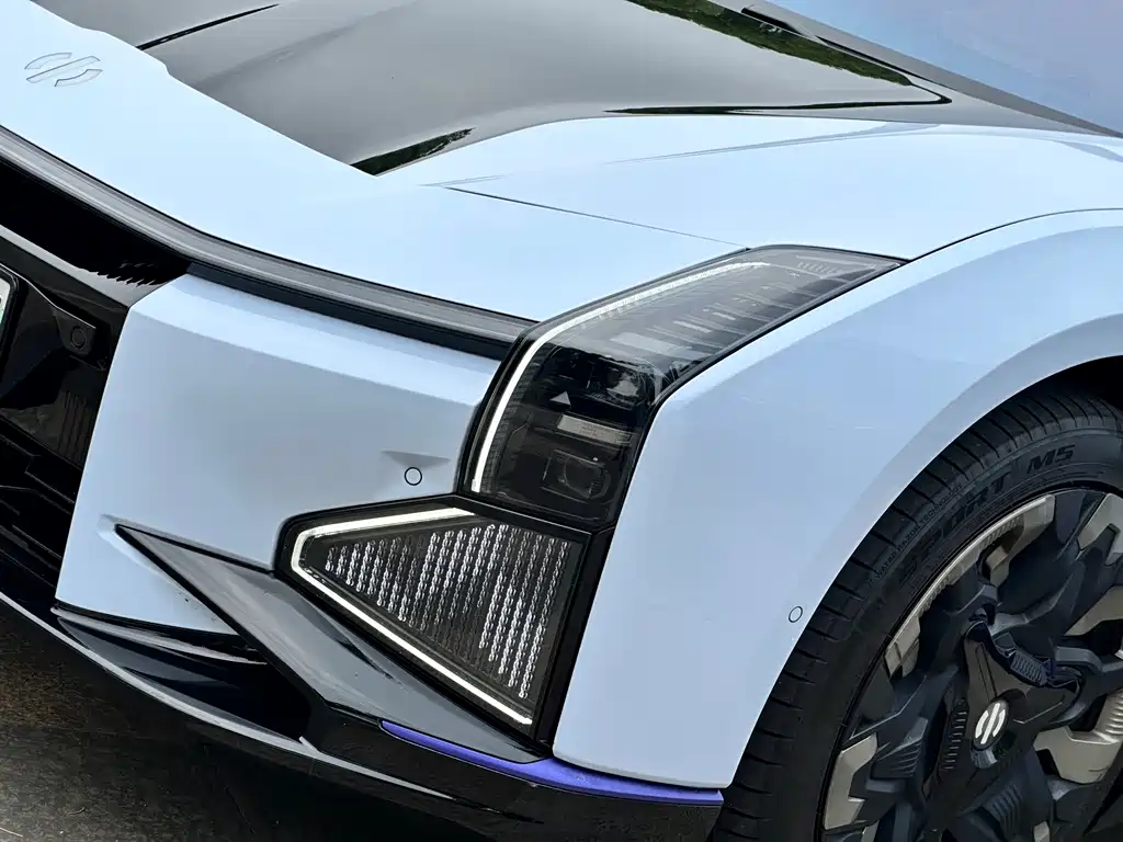HiPhi HiPhi Z 2023 мест