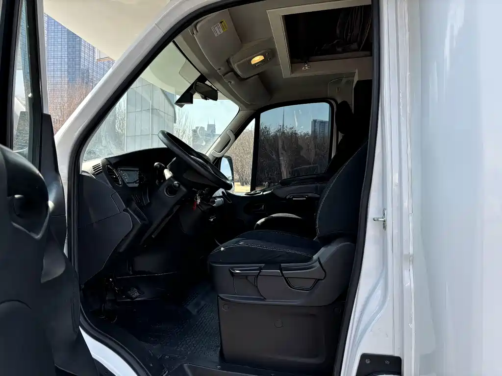 IVECO Ousheng — миниатюра 8