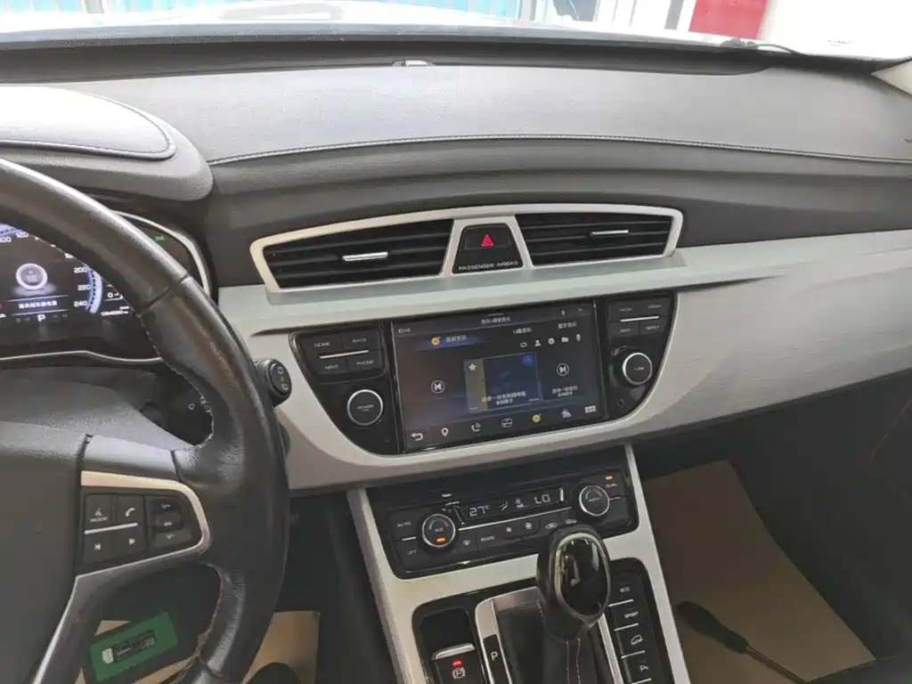 Geely Boyue — миниатюра 13