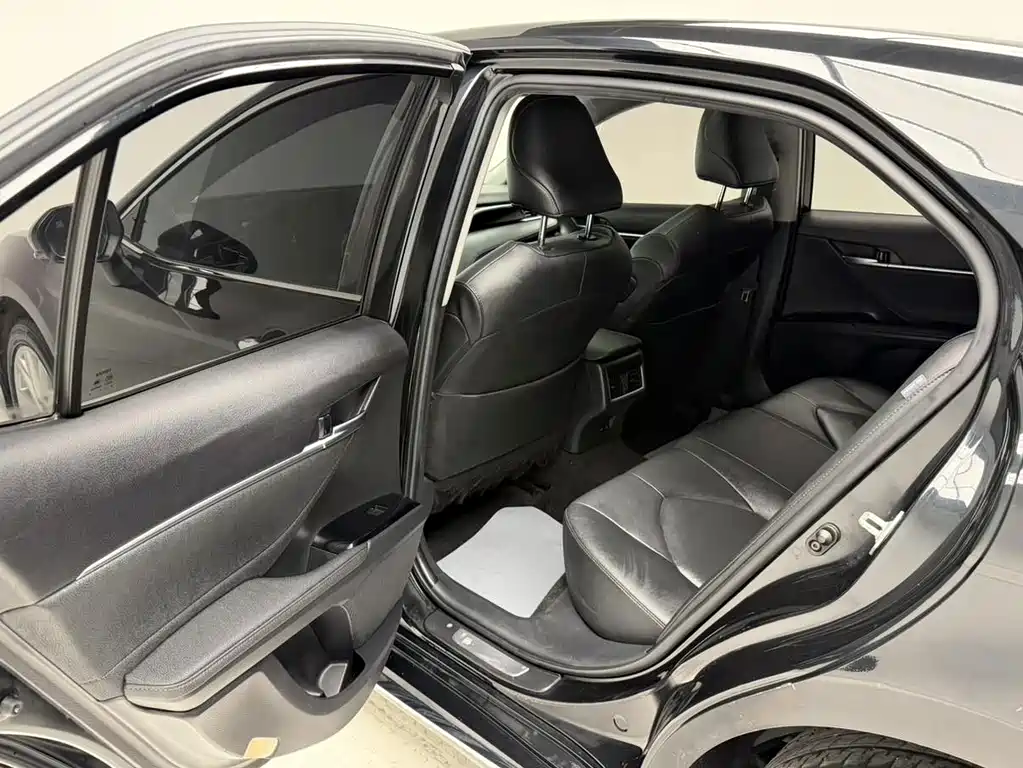 Toyota Camry — миниатюра 13