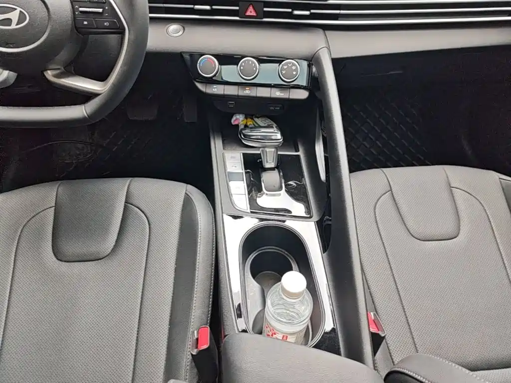 Hyundai Elantra — миниатюра 14