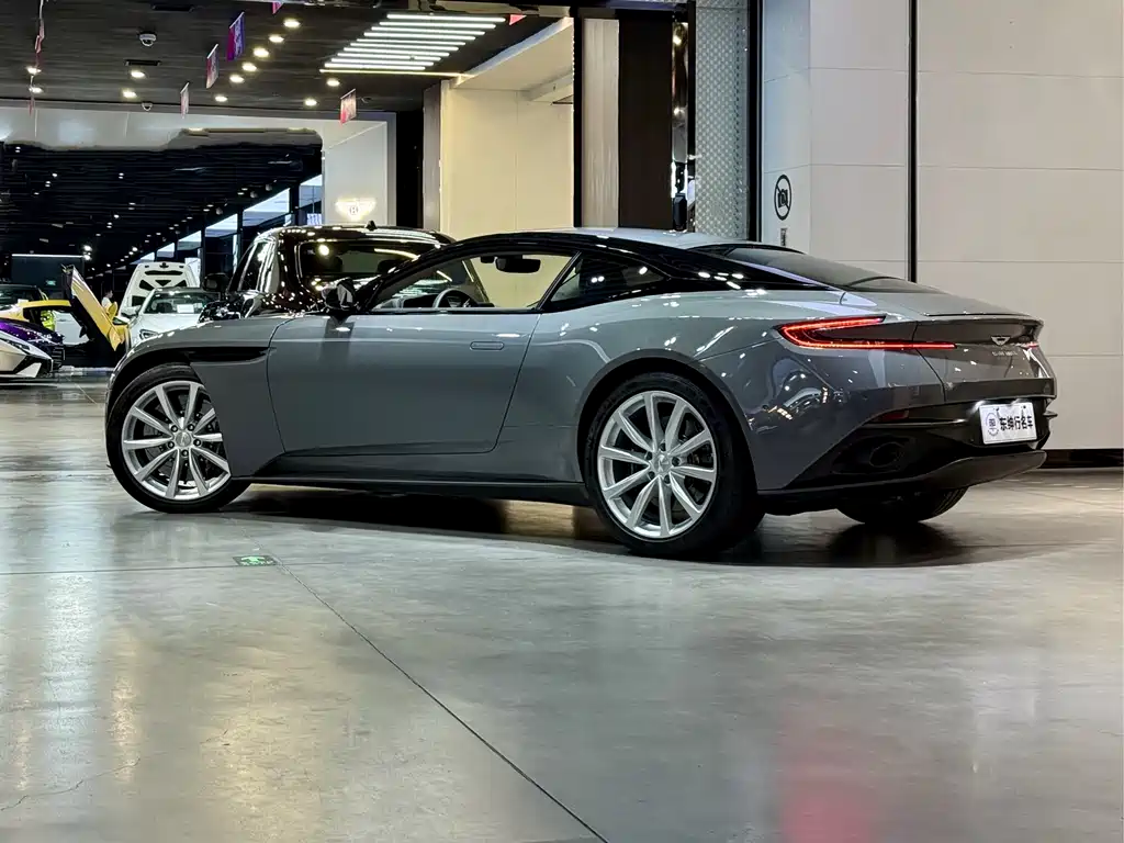 ASTON MARTIN DB11