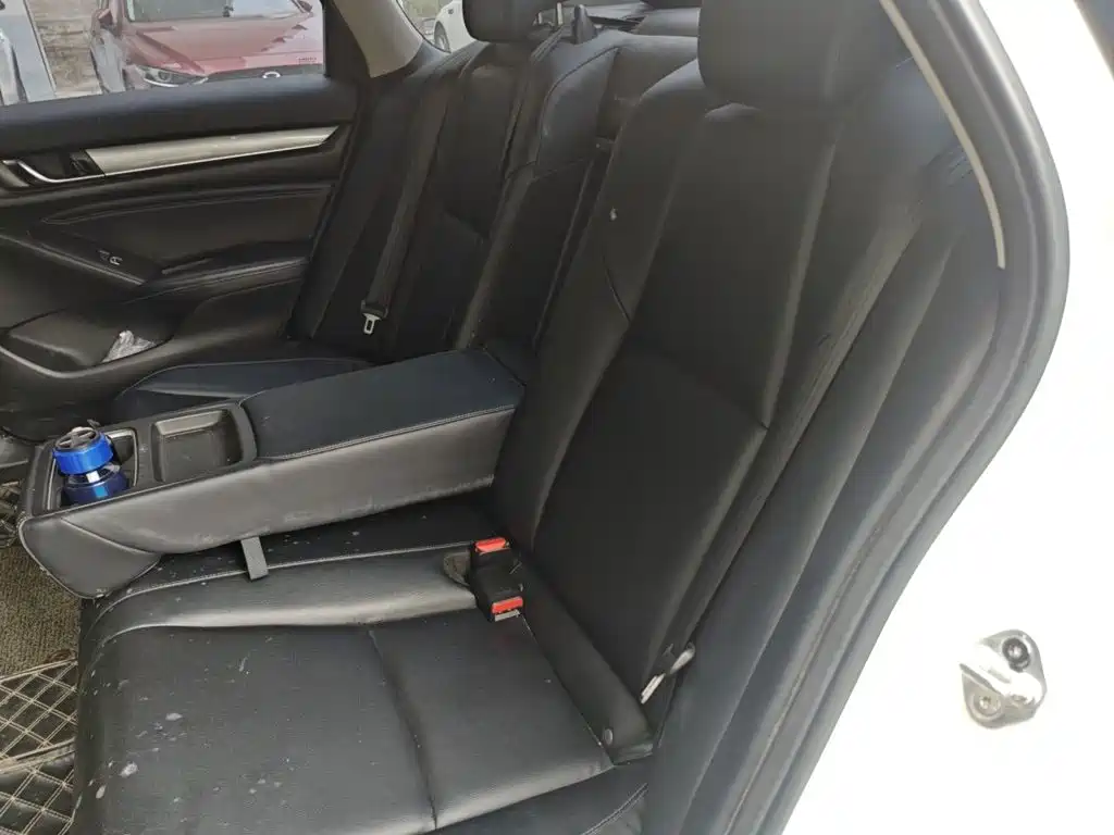 Honda Accord — миниатюра 13
