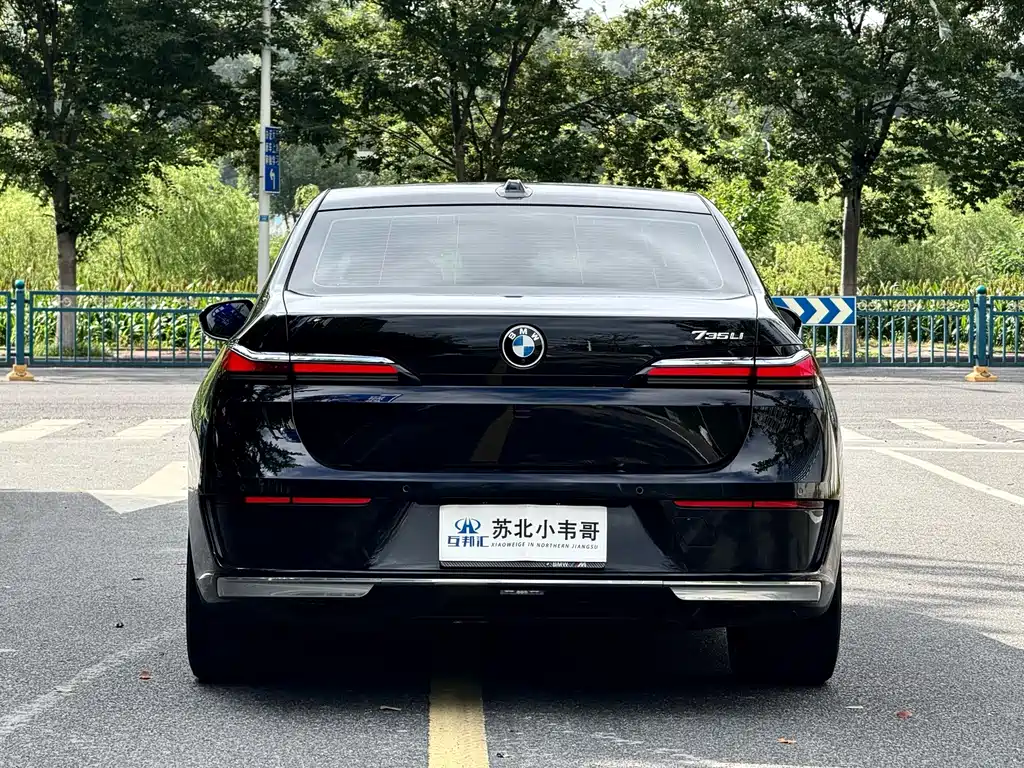 BMW 7 Series — миниатюра 5