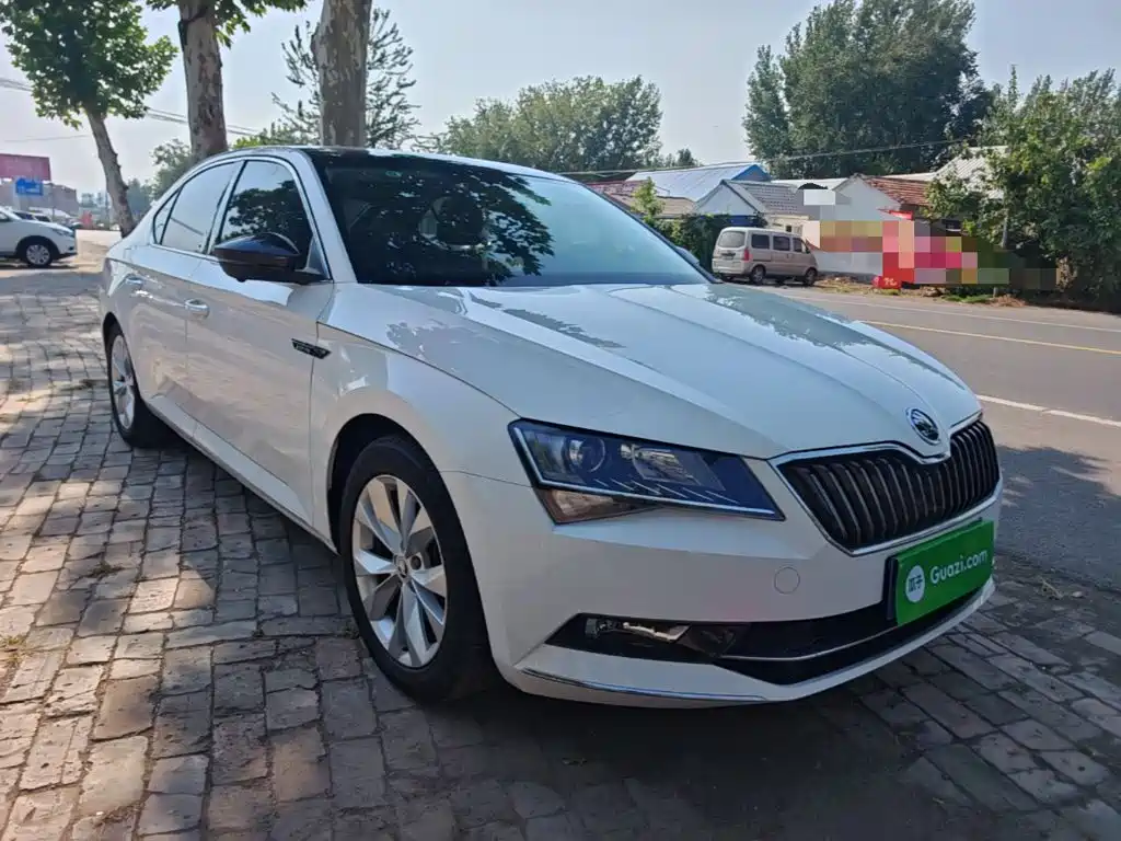 Skoda Superb — миниатюра 4