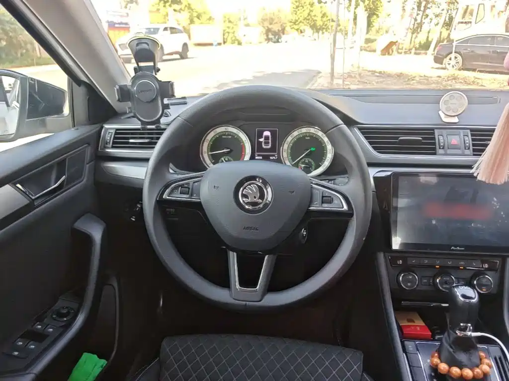 Skoda Superb — миниатюра 11