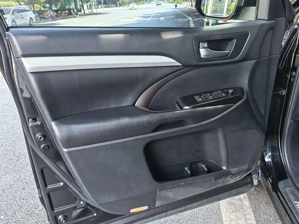 Toyota Highlander — миниатюра 24