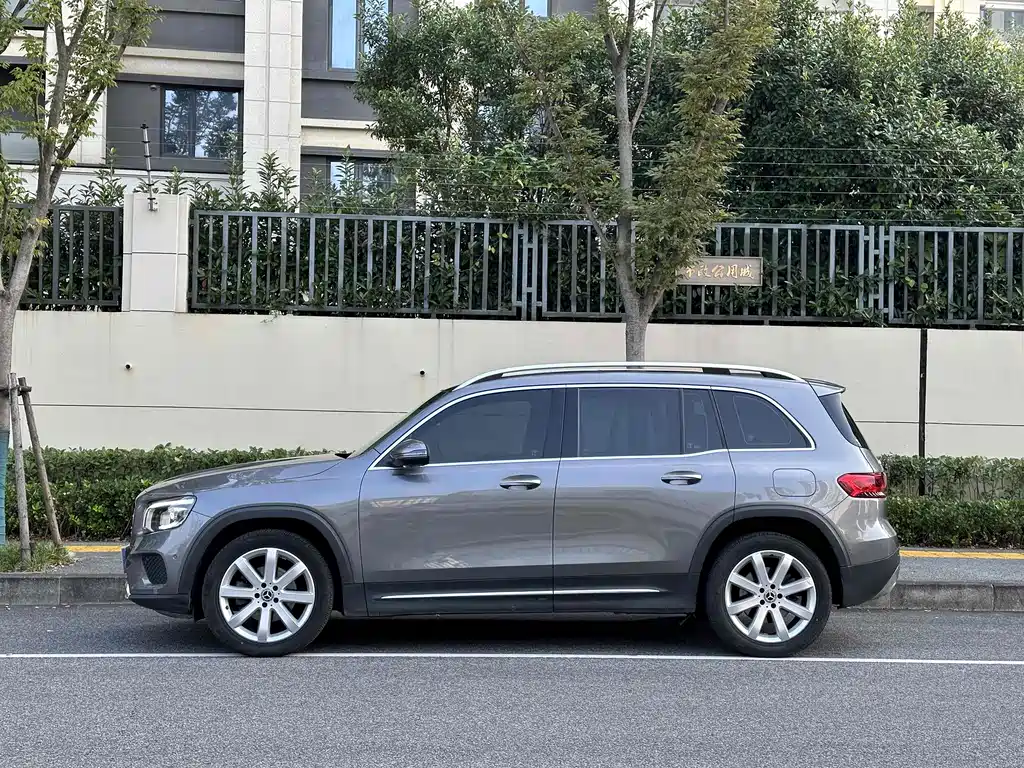 MERCEDES-BENZ GLB