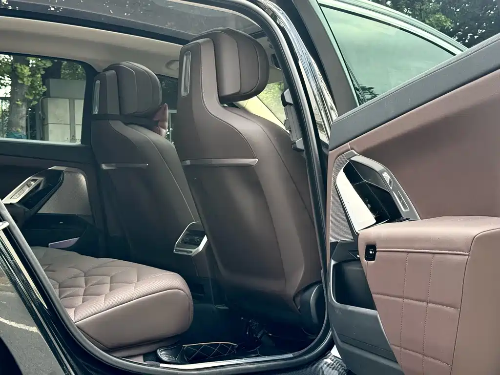 BMW 7 Series — миниатюра 16