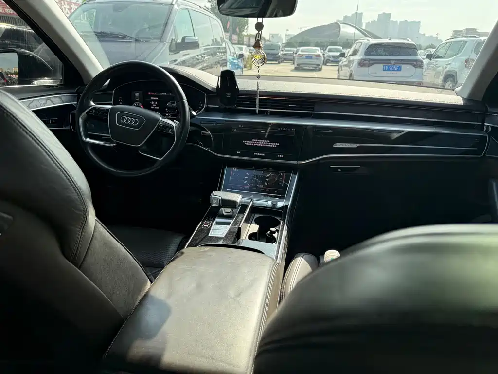 Audi A8 — миниатюра 5