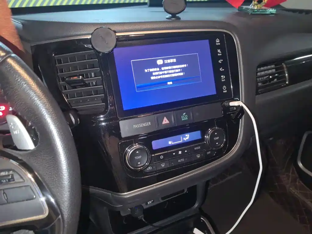 Mitsubishi Outlander — миниатюра 9