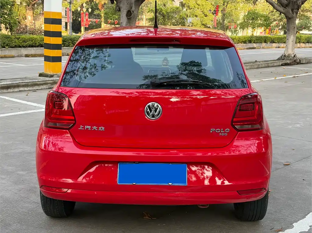 VOLKSWAGEN POLO